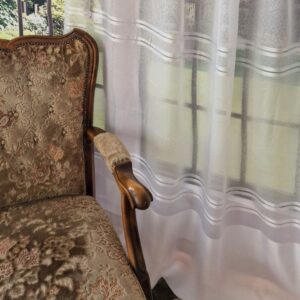 Batiszt, szatén csíkos fehér fényáteresztő függöny