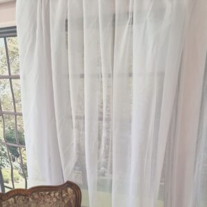 Batiszt fehér ólomzsinóros fényáteresztő függöny